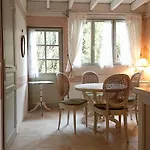 A L'ombre Du Tilleul