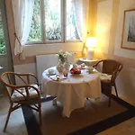 A L'ombre Du Tilleul