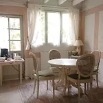 A L'ombre Du Tilleul