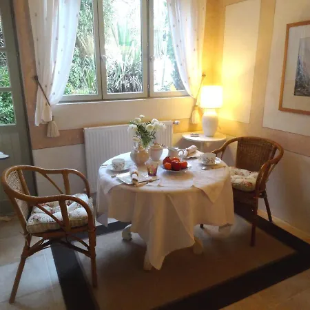 A L'ombre Du Tilleul