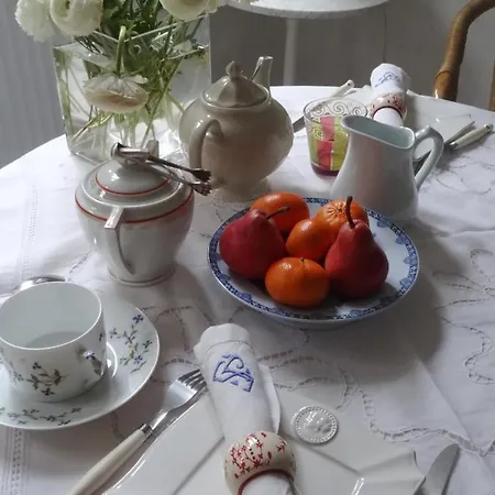 Daire A L'ombre Du Tilleul Giverny